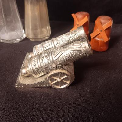 3 SETS OF SALT AND PEPPER SHAKERS