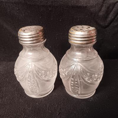 2 SETS OF SHAKERS
