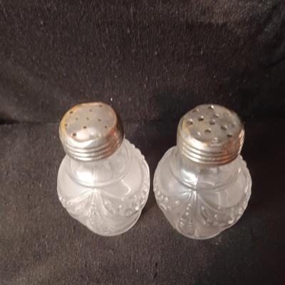 2 SETS OF SHAKERS