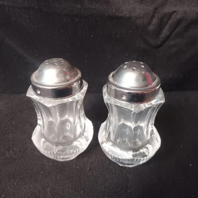 2 SETS OF SHAKERS