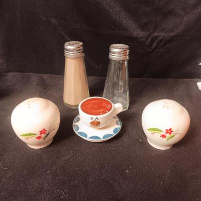 3 SETS OF SHAKERS