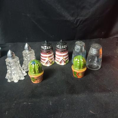 4 SETS OF SHAKERS