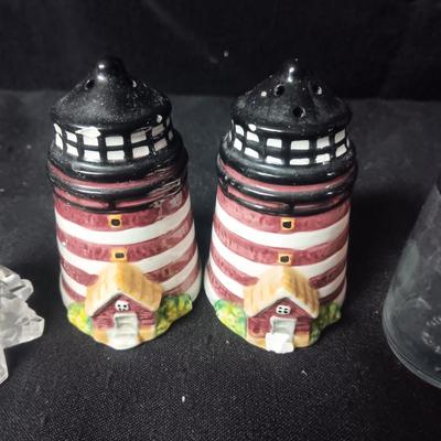 4 SETS OF SHAKERS