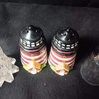 4 SETS OF SHAKERS