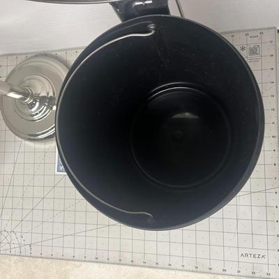 Simple human Stainless Steel Pedal With Pedestal Toilet Paper Holder
