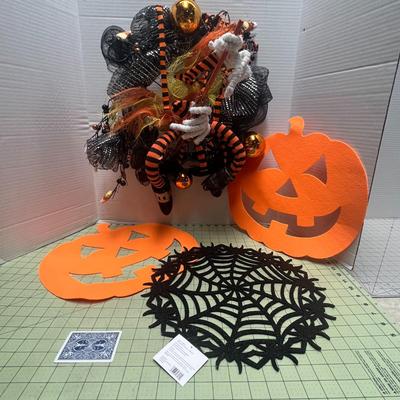 Halloween Witch Wreath, Spooky Decor, Tradition Halloween Design
