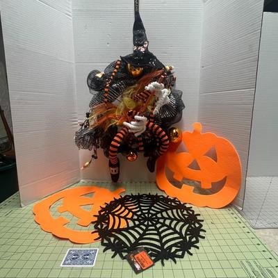 Halloween Witch Wreath, Spooky Decor, Tradition Halloween Design