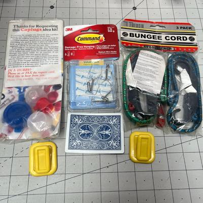 Command Medium Plastic Utility Hook & Bungees With Plastic Hooks