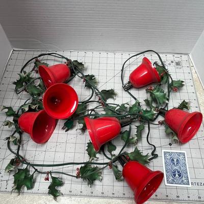Vintage Plush Braided Large Christmas Wreath & 6 Feet Of Lighted Christmas Garland