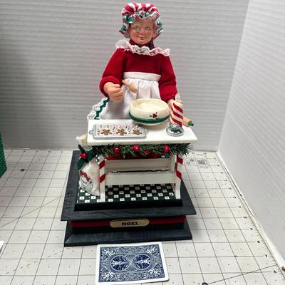 Animated Musical Mrs. Santa Claus Baking Cookies Holiday Creations Scene