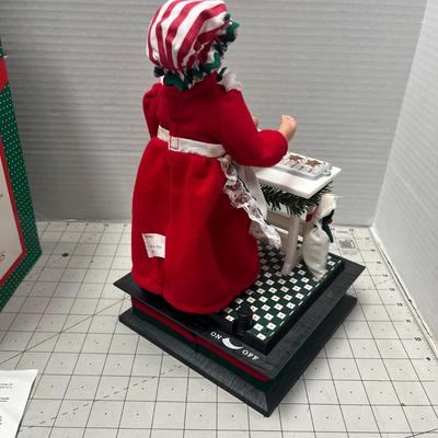 Animated Musical Mrs. Santa Claus Baking Cookies Holiday Creations Scene