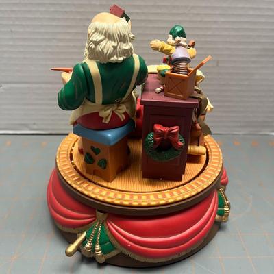 Vintage 1992 Santa's Best Animated Music Box Christmas Santa Claus Wind Up
