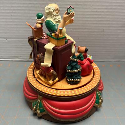 Vintage 1992 Santa's Best Animated Music Box Christmas Santa Claus Wind Up
