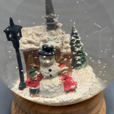 Lighted Musical Snow Globe