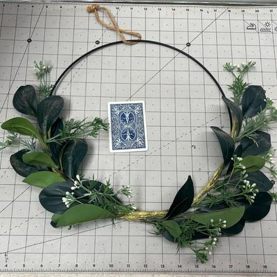 Beautiful Large 1 gal. Glass vase, Small vase & Wire Wreath