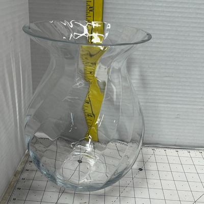 Beautiful Large 1 gal. Glass vase, Small vase & Wire Wreath