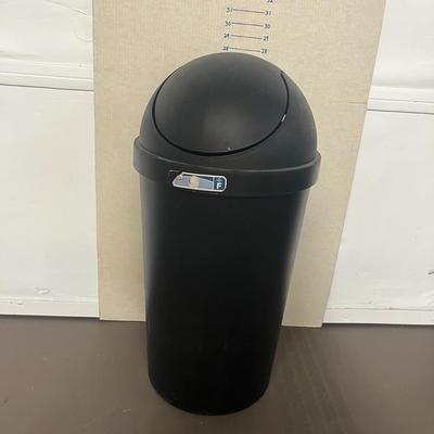 Tall Kitchen Sterilite 10839006 Round Swing Top Plastic Wastebasket, Black