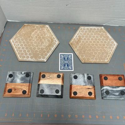 Granite /wood Effect 4 Piece Coasters and 2 Tile Trivets