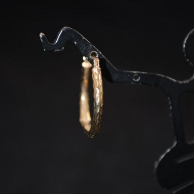 10k Gold Etched Hoop Earrings 0.9g