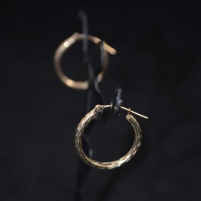10k Gold Etched Hoop Earrings 0.9g