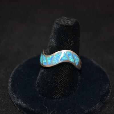 925 Sterling Ring w/ Opal Chips in Resin Size 8, 5.3g