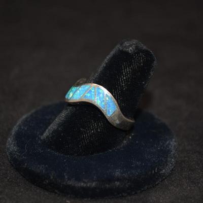 925 Sterling Ring w/ Opal Chips in Resin Size 8, 5.3g
