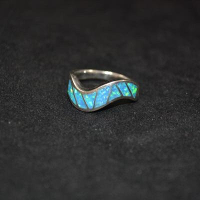 925 Sterling Ring w/ Opal Chips in Resin Size 8, 5.3g