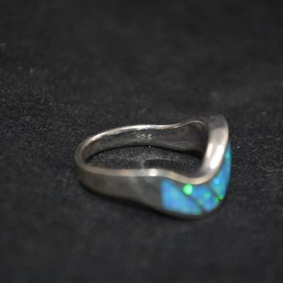 925 Sterling Ring w/ Opal Chips in Resin Size 8, 5.3g