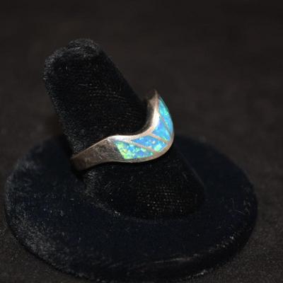 925 Sterling Ring w/ Opal Chips in Resin Size 8, 5.3g
