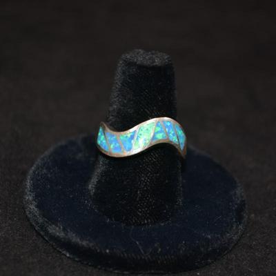 925 Sterling Ring w/ Opal Chips in Resin Size 8, 5.3g