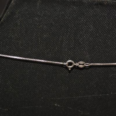925 Sterling Box Chain w/ Flowers in Resin Cross Pendant 18”, 4.5g