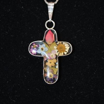 925 Sterling Box Chain w/ Flowers in Resin Cross Pendant 18”, 4.5g