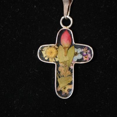925 Sterling Box Chain w/ Flowers in Resin Cross Pendant 18”, 4.5g