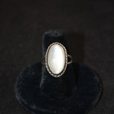 Vintage 925 Sterling Ring w/ Mother of Pearl Size 6.5, 7.4g