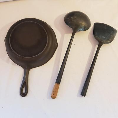 No. 5 Cast Iron Pan and Utensils (LR-KD)