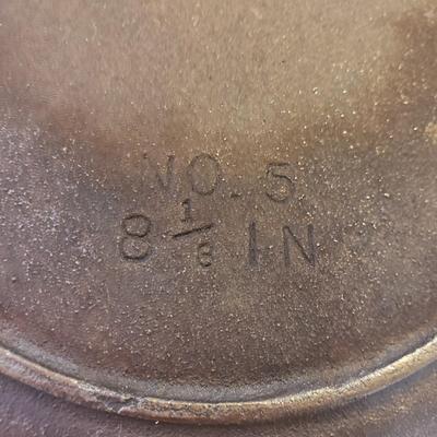 No. 5 Cast Iron Pan and Utensils (LR-KD)