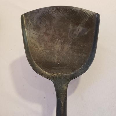 No. 5 Cast Iron Pan and Utensils (LR-KD)