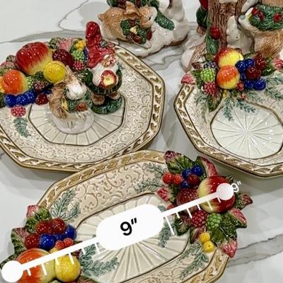 Fitz and Floyd Holiday plates and decor; Descriptions below