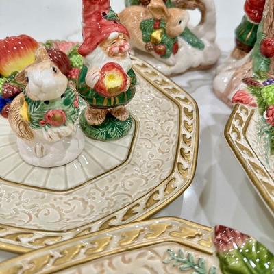 Fitz and Floyd Holiday plates and decor; Descriptions below