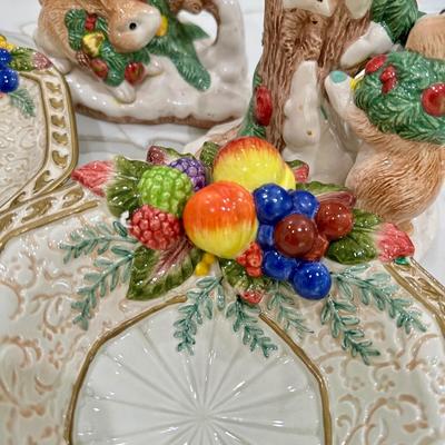 Fitz and Floyd Holiday plates and decor; Descriptions below