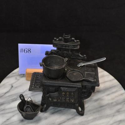 Vintage Miniature Cast Iron ‘Queen’ Stove w/ Accessories 5.5”x5.5”