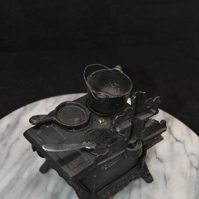 Vintage Miniature Cast Iron ‘Queen’ Stove w/ Accessories 5.5”x5.5”