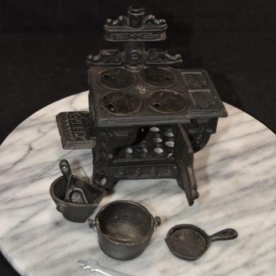 Vintage Miniature Cast Iron ‘Queen’ Stove w/ Accessories 5.5”x5.5”