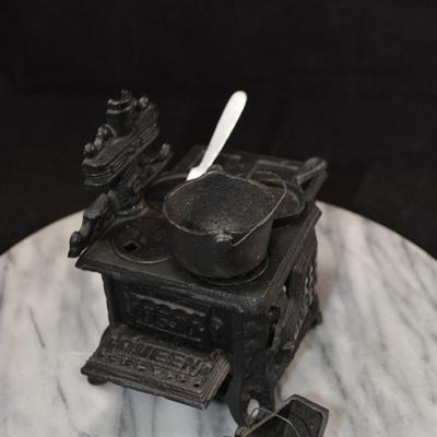 Vintage Miniature Cast Iron ‘Queen’ Stove w/ Accessories 5.5”x5.5”
