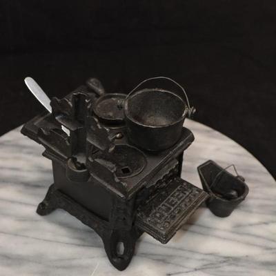 Vintage Miniature Cast Iron ‘Queen’ Stove w/ Accessories 5.5”x5.5”
