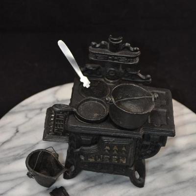 Vintage Miniature Cast Iron ‘Queen’ Stove w/ Accessories 5.5”x5.5”