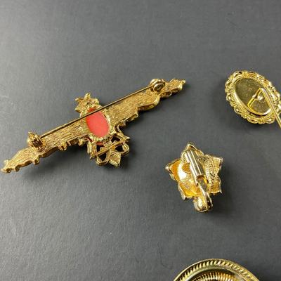 -102- CAMEO | Miscellaneous Gold Tone Hat Pin & Brooches