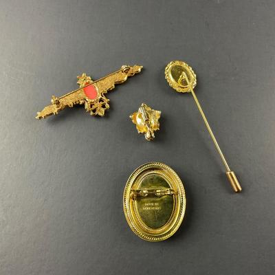 -102- CAMEO | Miscellaneous Gold Tone Hat Pin & Brooches