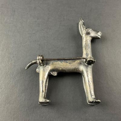 -111- SILVER | Unmarked Llama Pin