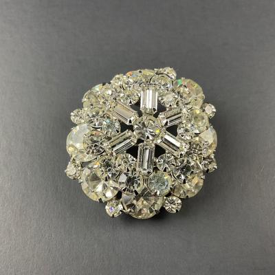 -126- BROOCH | Weiss Rhinestone Pin | Marked